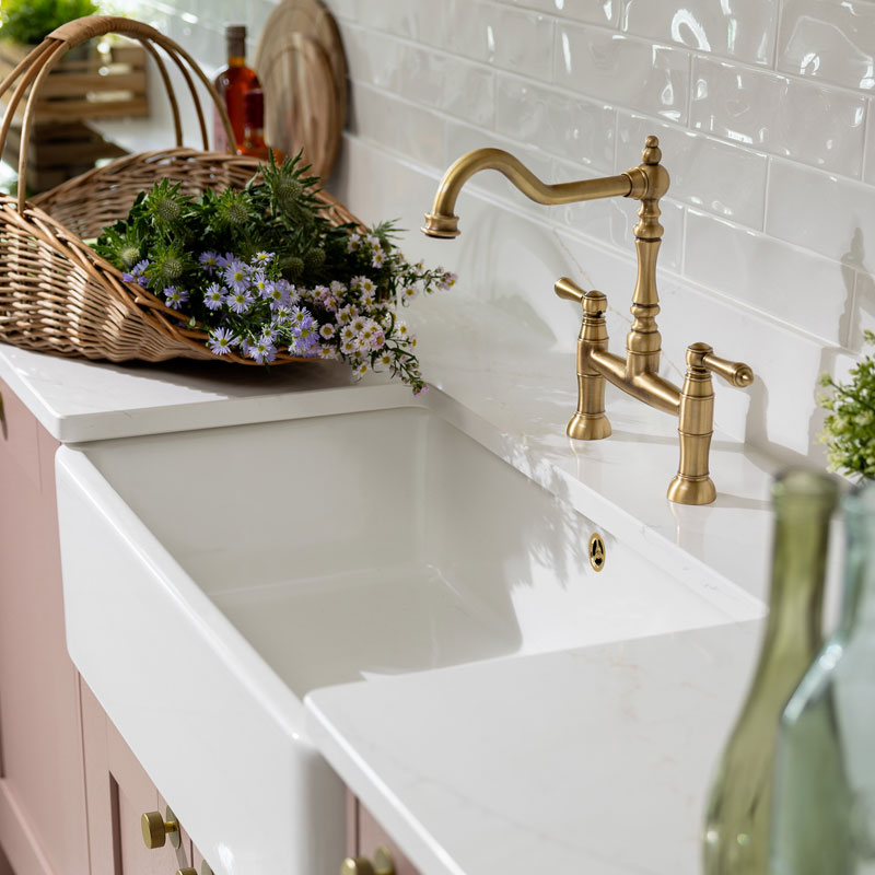 Create a traditional style kitchen with Brass & Gold